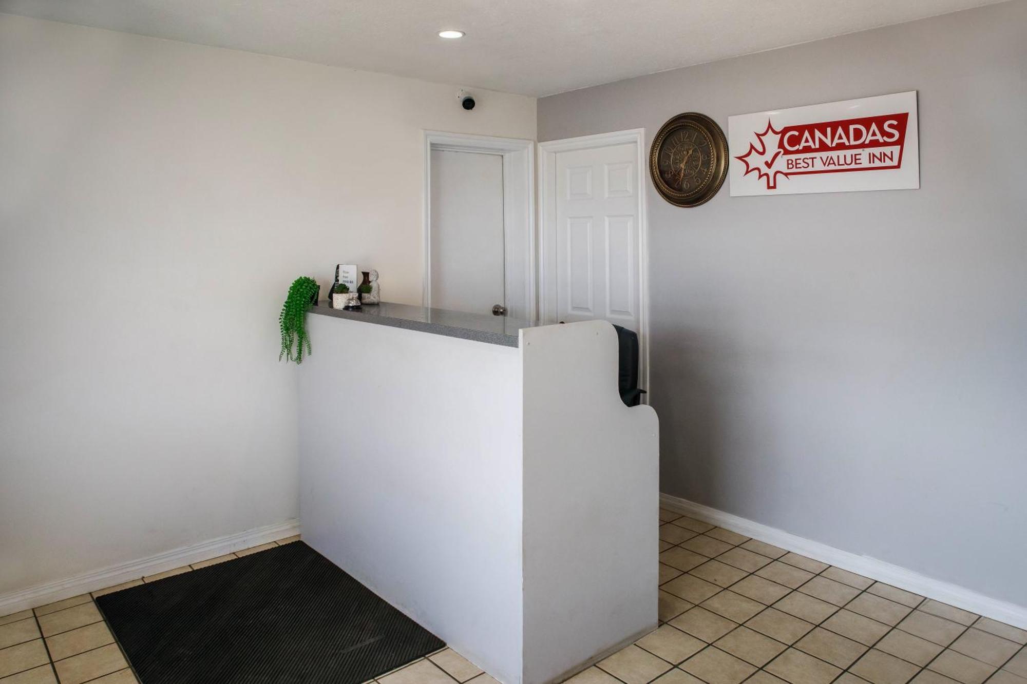 Canadas Best Value Inn Fort St John Fort St. John Esterno foto